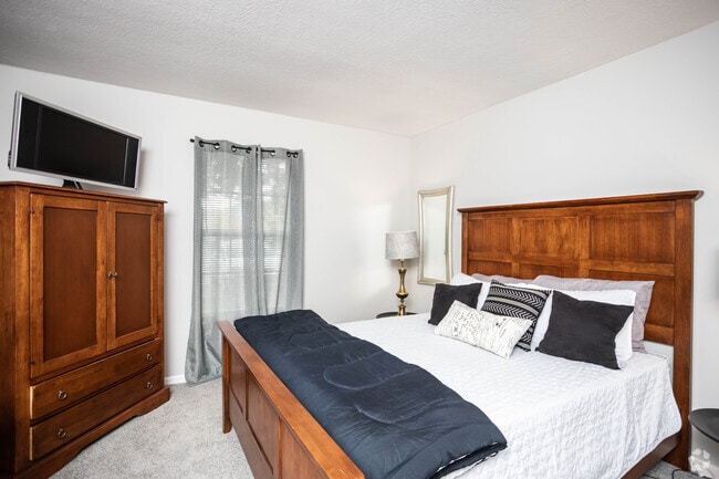 1BR, 1BA - 724 SF