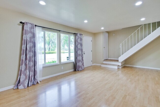 Photo - Beautiful 4 Bed 2.5 Bath Town Home in Fremont Northgate Area !