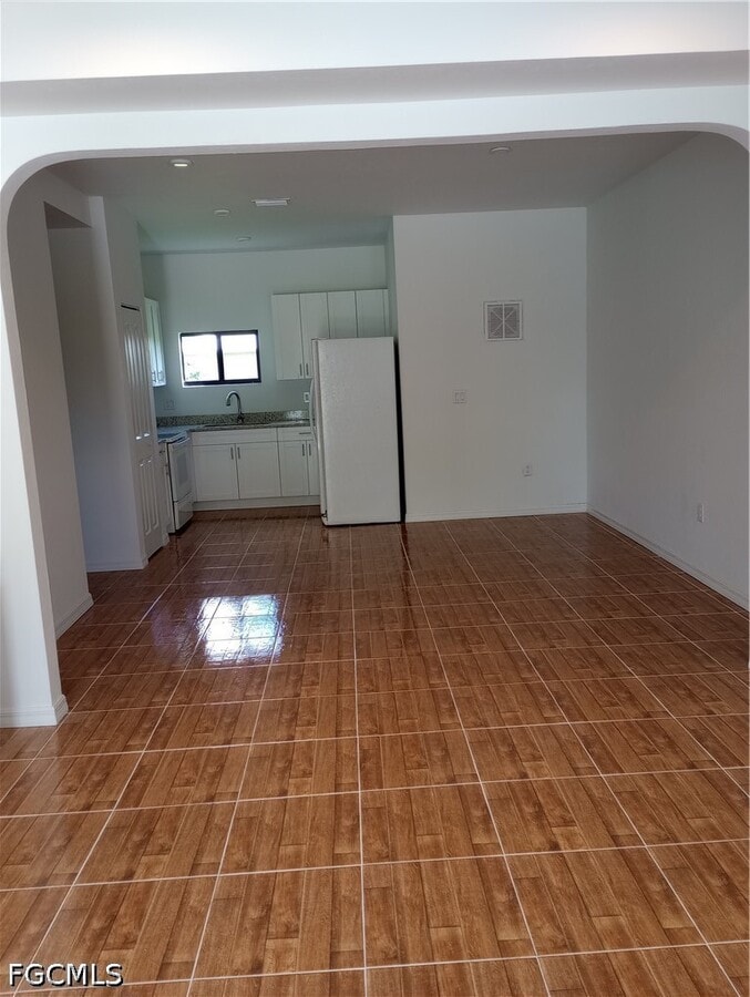 Photo - 423 Canyon Dr S