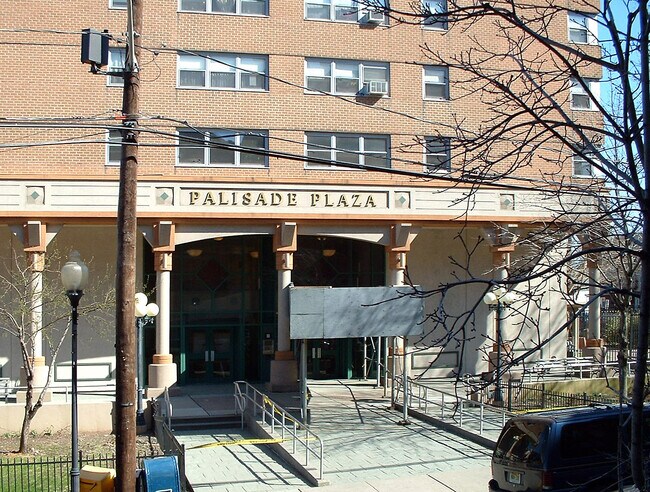 Main entrance on Palisades Avenue - Palisades Plaza