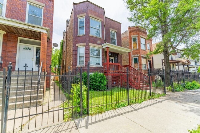 Building Photo - 5025 W Huron St Rental
