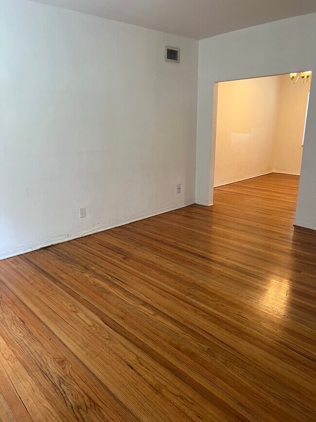 Photo - 723 NE 91st St Unidad 1C