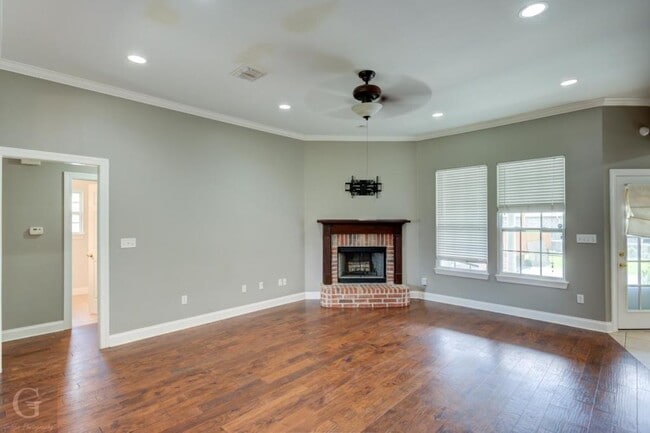 Photo - 3910 Le Brooke Ln