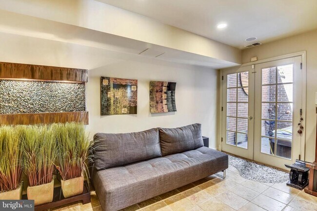 Photo - 317 S Union St