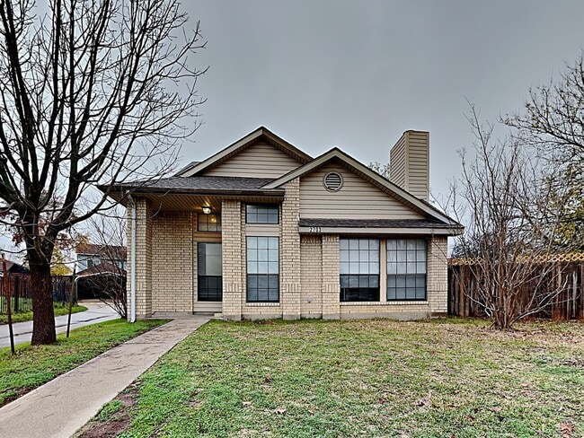 Building Photo - 3 BR/2BA | Newly Renovated Single Family in Dallas | Fenced Backyard | Located Near The Great Tri...