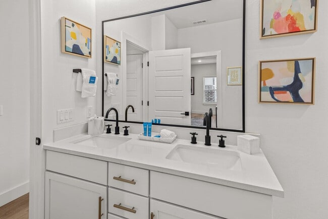 Photo - 2612 SW Livingston Square Unit ID1241302P