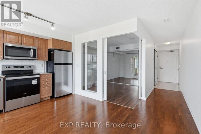 Photo - 209 Fort York Blvd Unit 667