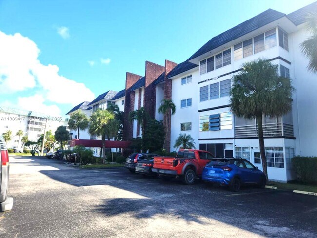 Building Photo - 4740 NW 21st St Unit 109