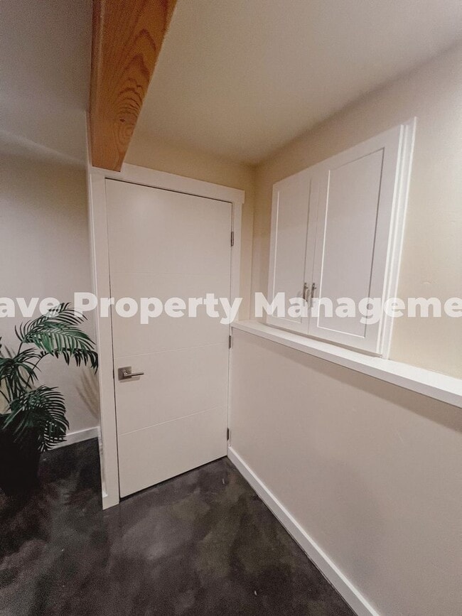 Photo - Newly Renovated Basement Suite with High-E...
