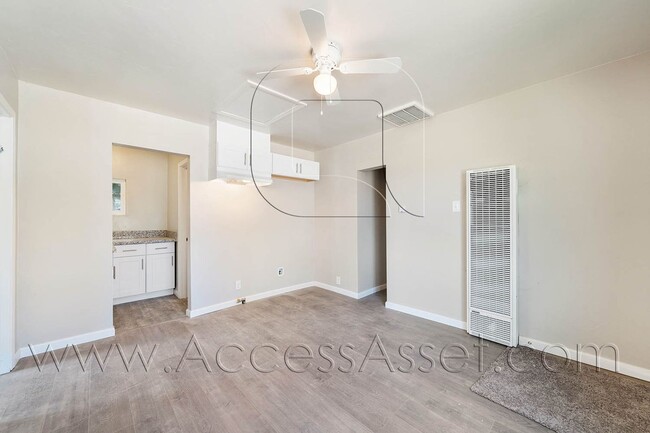 Building Photo - Cozy 2 Bed/1 Bath Duplex In Perris!