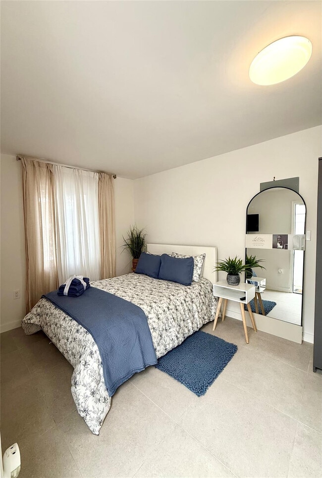 Photo - 2420 SW 11th St