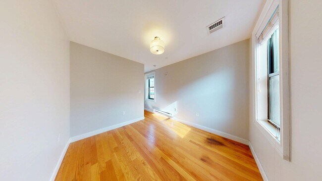 151-153-153 Meridian St Unit 2