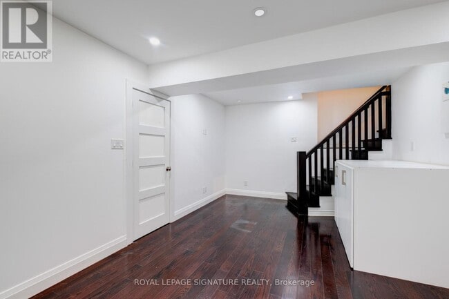 Photo - 36 Thyra Ave