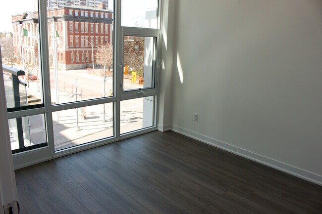 Photo - 85 Duke St W