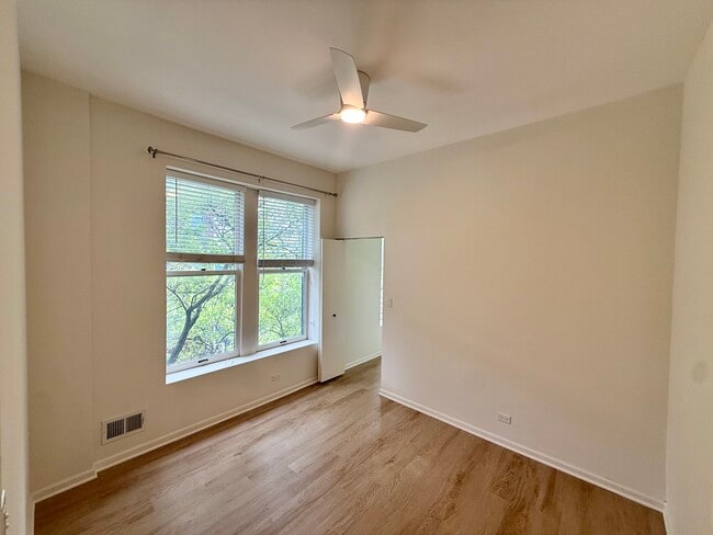 Photo - 935-937 W Armitage Ave