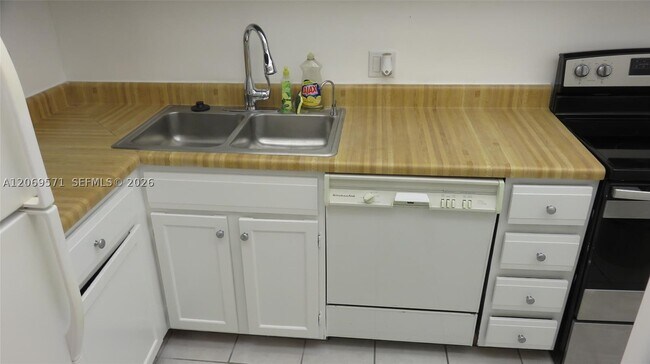 Photo - 3720 Inverrary Dr Unit 2C