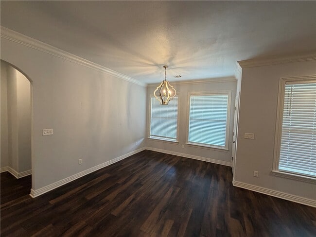 Photo - 2307 Brook Ln
