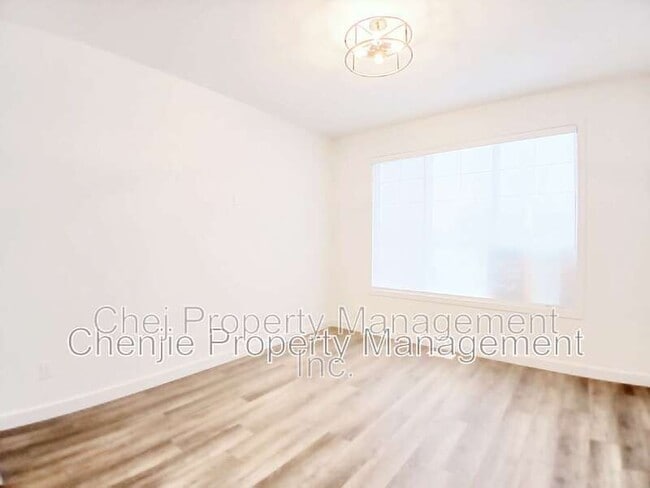 Photo - 20935-20920 20 Ave NW