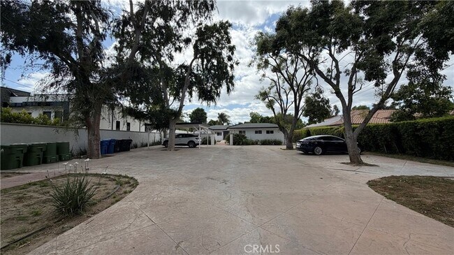 5855 Shirley Ave