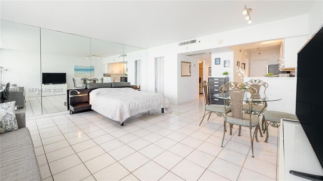 Building Photo - 100 Lincoln Rd Unit 1136