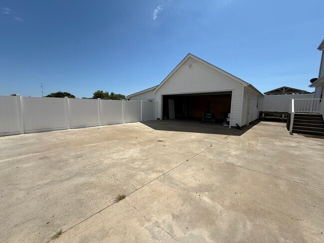 Photo - 105 Ainsley Rd