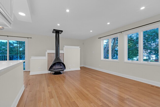 Photo - 608 W Inverrary Ln