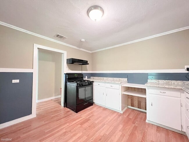 Photo - 636 N Wilcox St