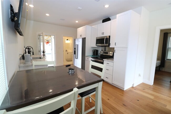 Photo - 5506 Ave Q 1/2