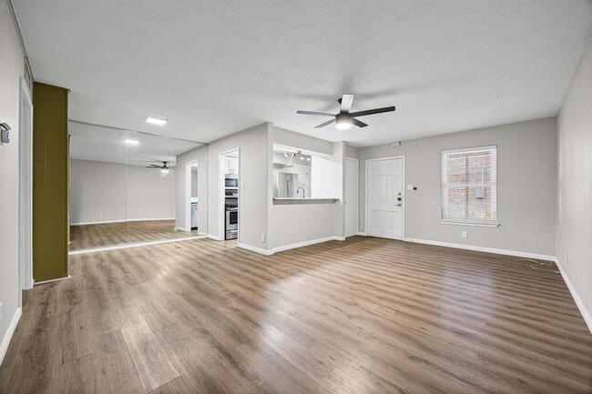 Building Photo - 1240 Barton Hills Dr Unit 105