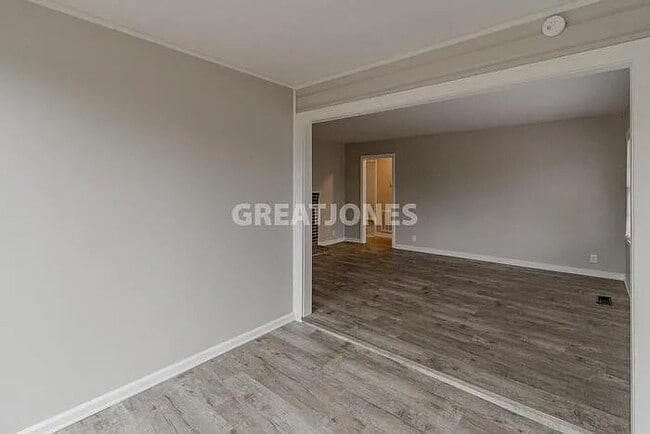 Photo - 201 Ridgewood Ave