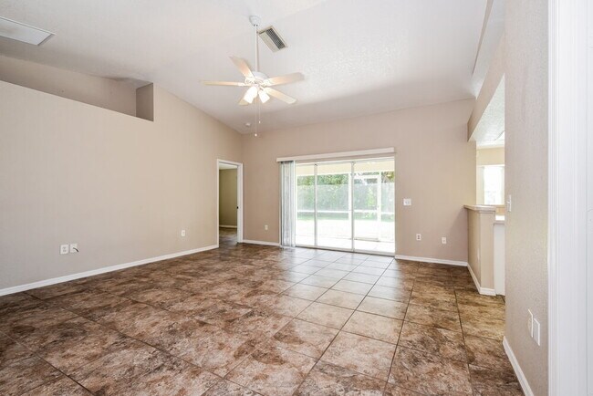 Photo - 187 Cougar Way