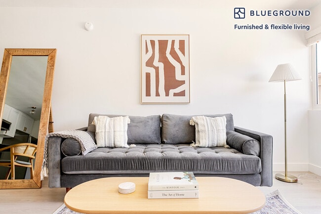 Photo - 4444 Hazeltine Ave Unidad FL2-ID1413