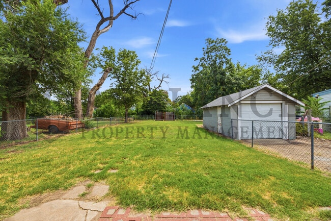 Photo - 1836 S Gold St