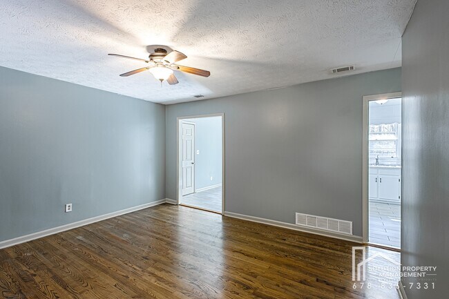 Photo - 4979 Paris Ave