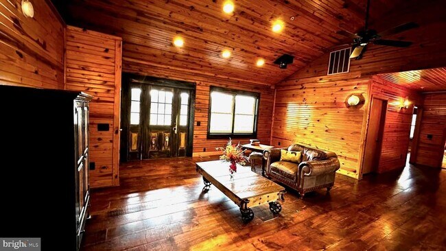 Photo - 18304 Hawkins Rd