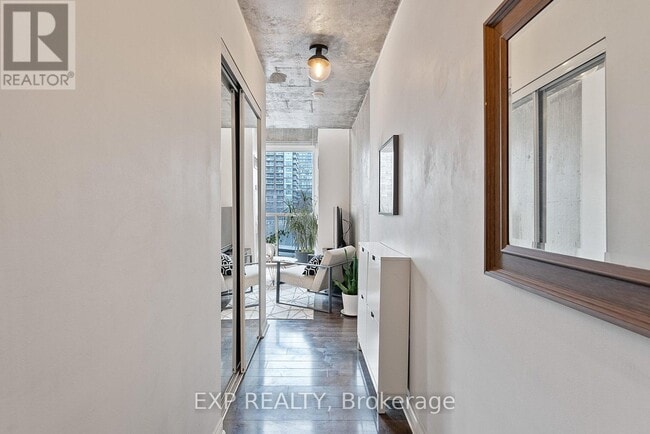 Photo - 1029 King St W Unité 401