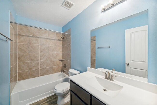 Photo - 5710 Mid Way