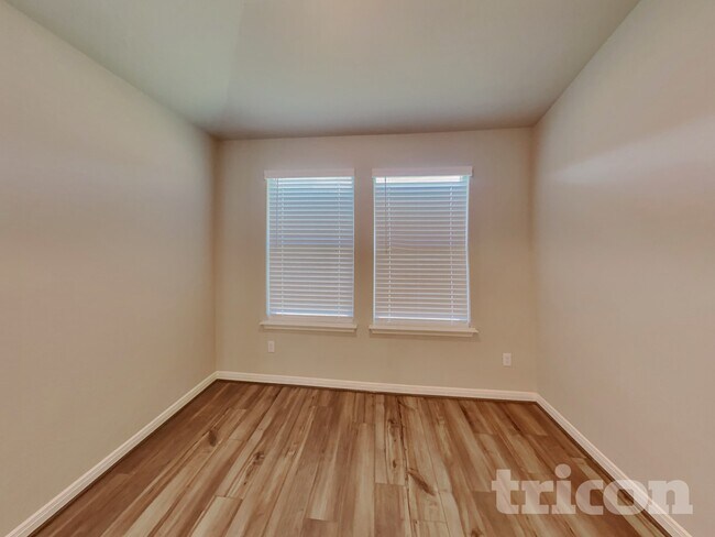 Photo - 13623 Emerson Wy