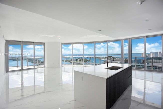 Building Photo - 488 NE 18th St Unit 4412