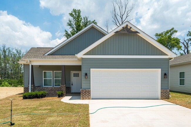 Building Photo - Welcome Home! Stylish 3BR/2BA with All the...