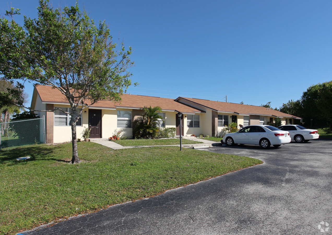 Photo - Cypress Manor Apartments