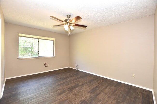 Photo - 609 Rollingway Dr