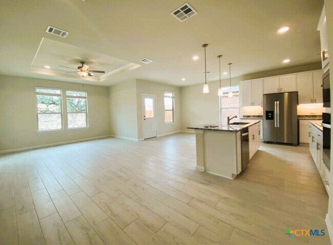 Photo - 512 Hoot Owl Ln S