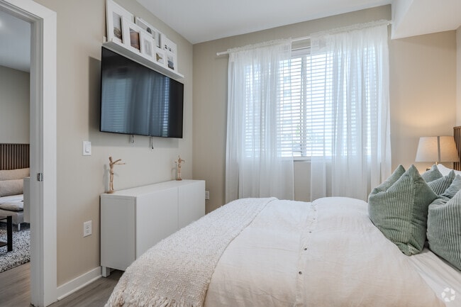 1BR, 1BA - 612SF - Bedroom