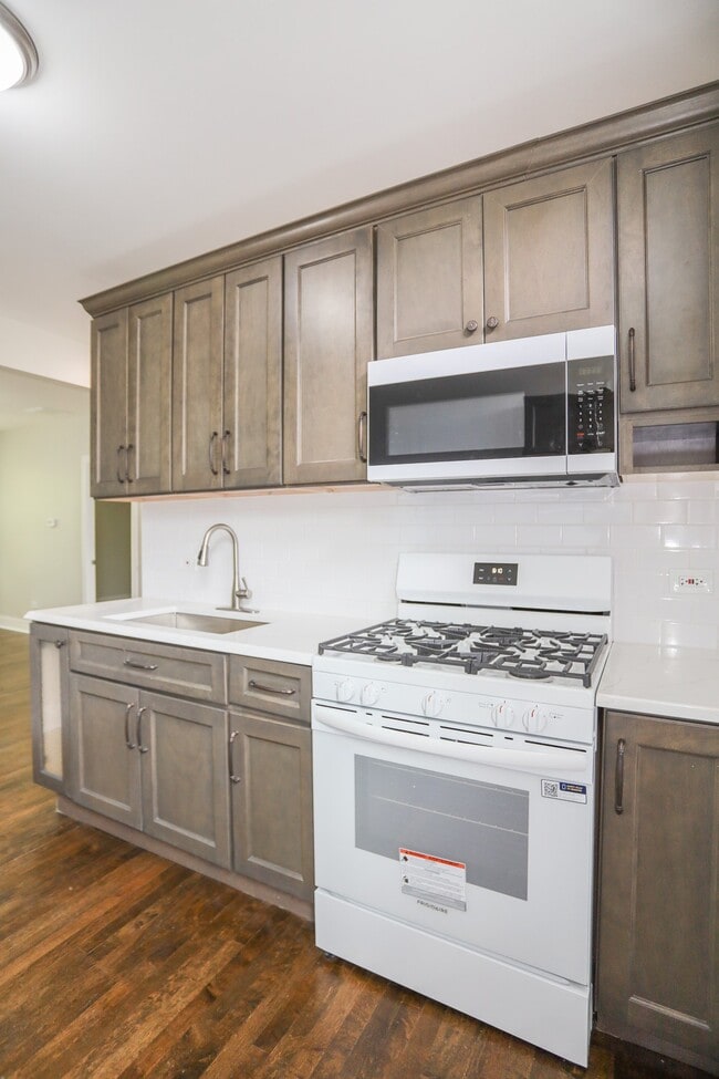 Photo - 2709 N Kilpatrick Ave Unit 2