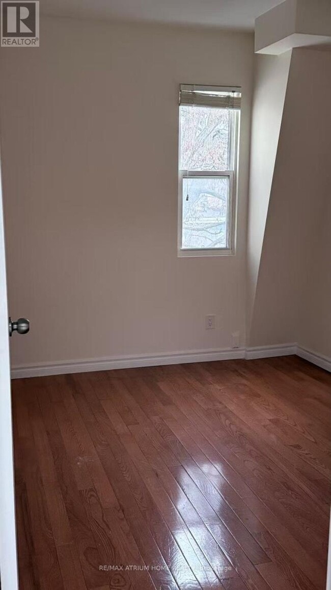 Photo - 413 Spadina Ave.