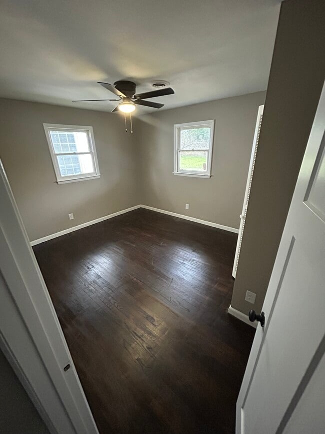 Dormitorio 1 - 943 Parks Ave