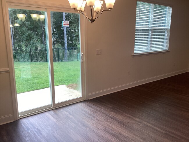 601 W Lionel Rd