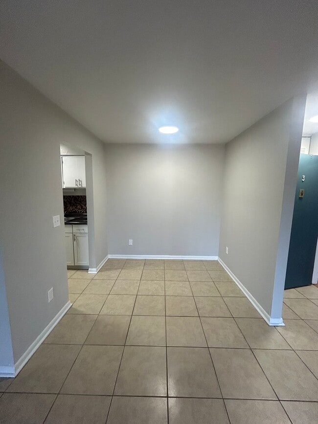 Photo - Spacious One Bedroom Available. Close to University and Downtown Area. Unit #3