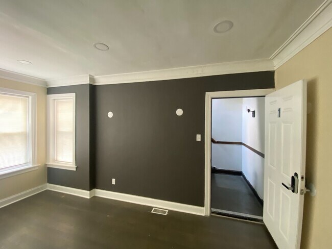 Building Photo - Charming 3-Bedroom Home | Updated Kitchen | Shared Laundry Unit 1
